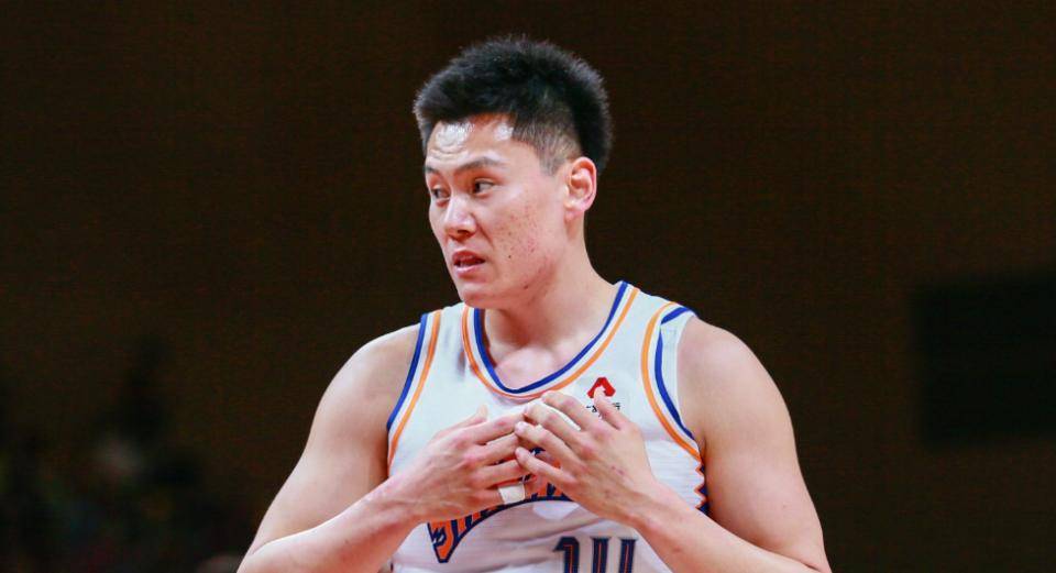 转折点！深圳男篮回应争议，法甲集结日攻防权衡，质疑声仍在，训练强度明显提升的简单介绍